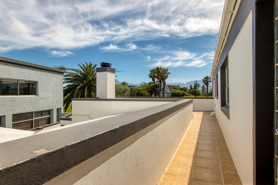 To Let 6 Bedroom Property for Rent in Greenways Golf Estate Western Cape